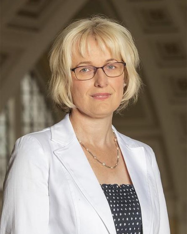 dr Erzsébet Rákó